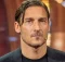 Francesco Totti e Noemi, la donna sfoggia l’anello di fidanzamento 5