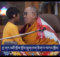 Il Dalai Lama chiede ad un bambino di baciarlo 6
