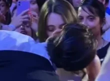 Federico Rossi bacia una fan nel pubblico 1