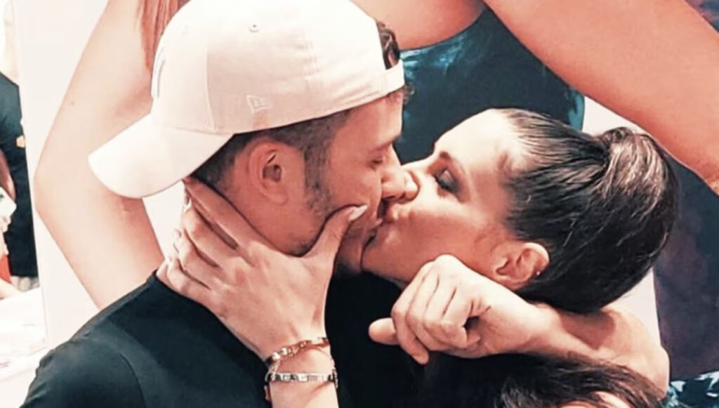 GFVIP, Antonella Fiordelisi ripresa mentre piange sbotta contro i fan 1