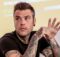 Fedez fermato da un giornalista di Pomeriggio 5 sbotta 4