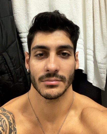 Grande Fratello, bacio tra Zeudi e Javier 1