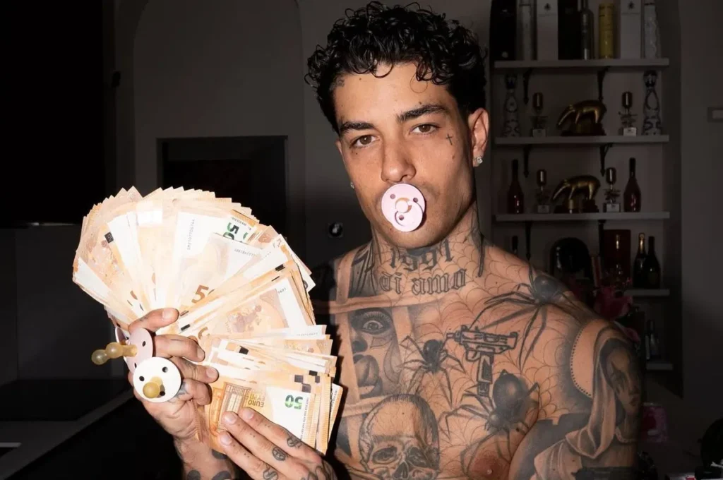 Giulia De Lellis e’ incinta, il tatuaggio di Tony Effe 1