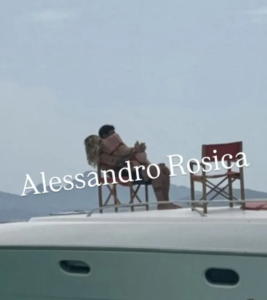Stefano De Martino beccato con una misteriosa ragazza bionda 3