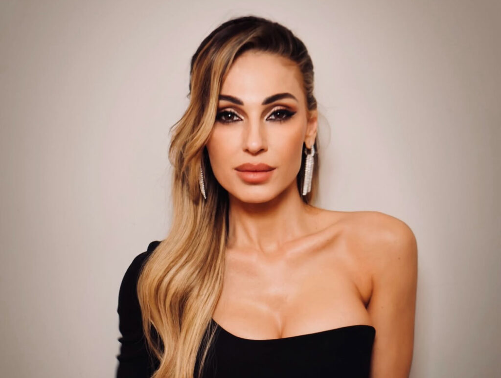 Anna Tatangelo e’ incinta 1