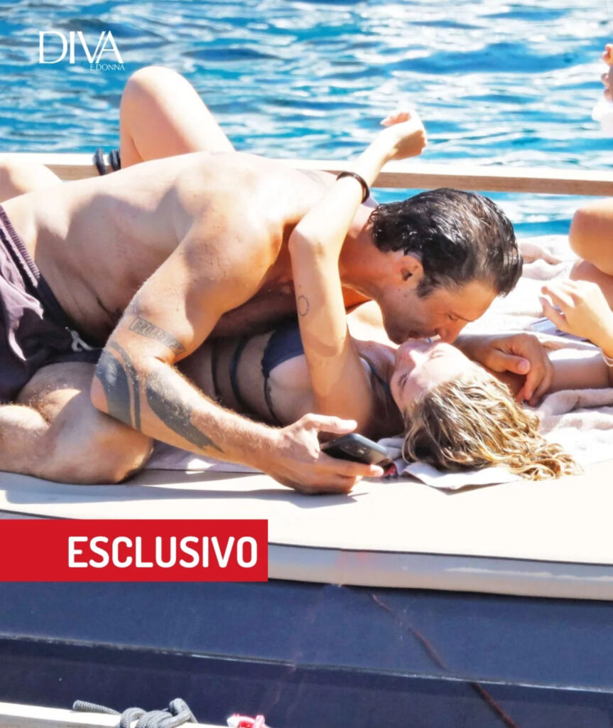 Stefano De Martino e gli scatti bollenti con la sua nuova fidanzata 3