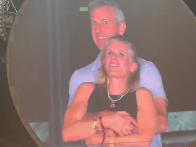 Amanti beccati al concerto dei Coldplay, un video esplicito fa il giro del web 1