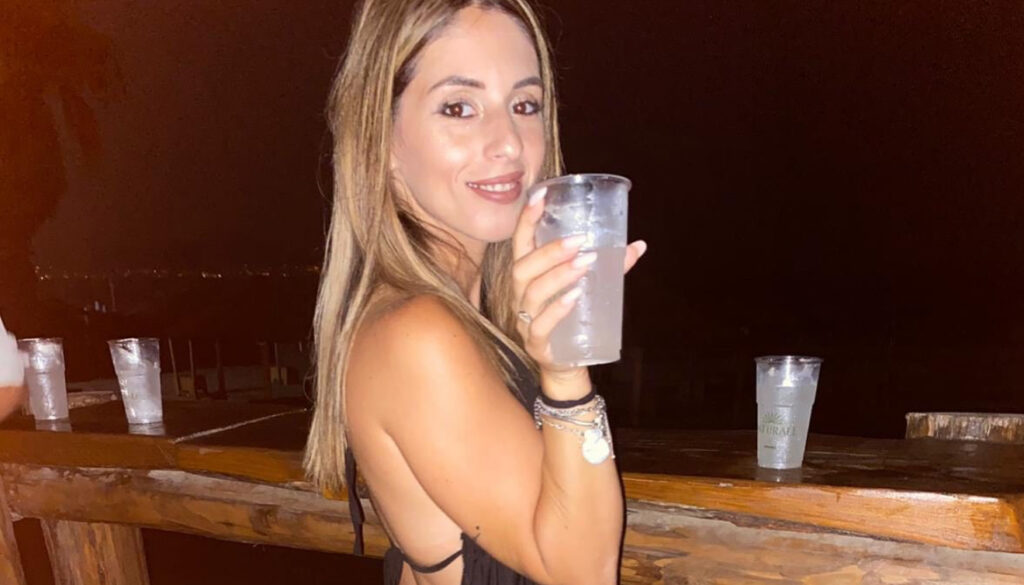 Temptation Island, Antonio e Valentina in crisi, lui messaggia con un ex fidanzata del programma 1