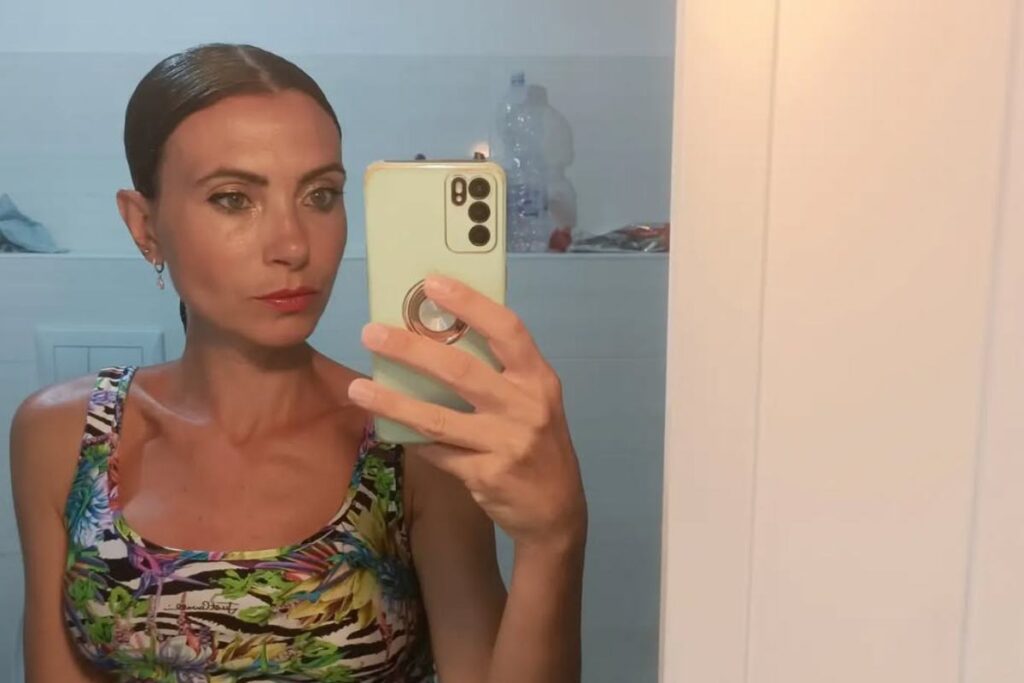 Uomini e donne, Agnese beccata in un locale in dolce compagnia 1