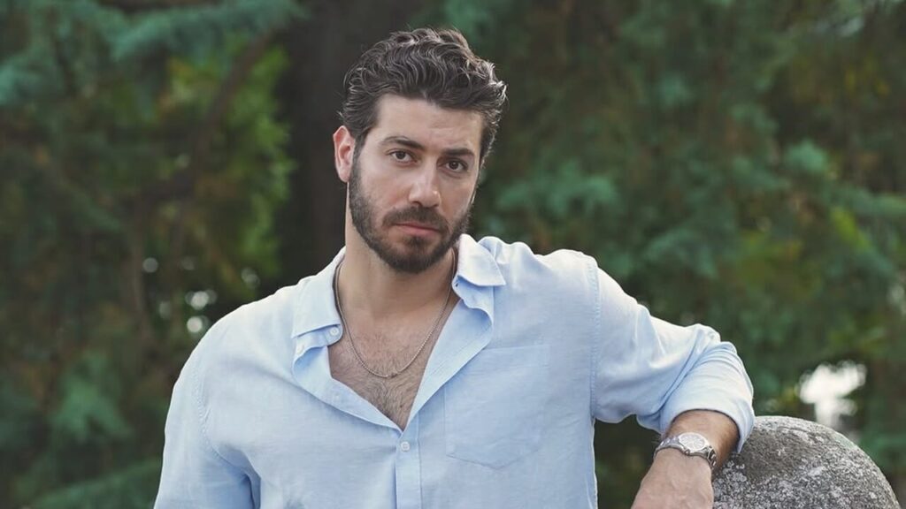 Grande Fratello, Omer si abbassa i pantaloni 1