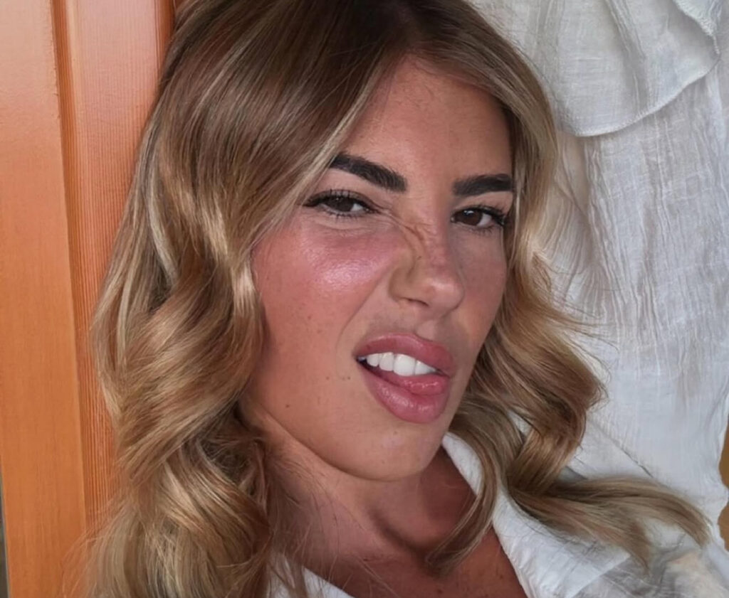 Uomini e donne, abbraccio tra Ciro e Martina 1