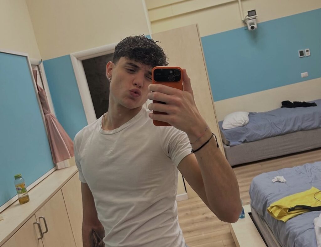 Amici, Riccardo e’ stato cacciato? 1