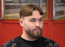 Artem lancia un bastone di ferro ad un auto 8