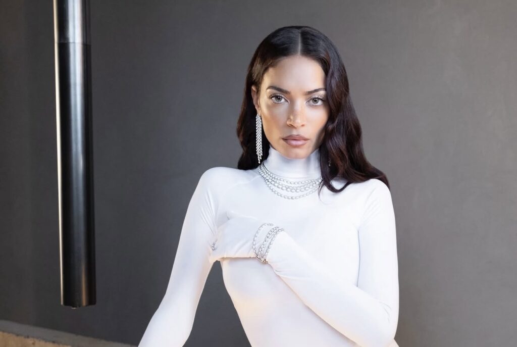 Elodie si diverte con le sue ballerine? 1