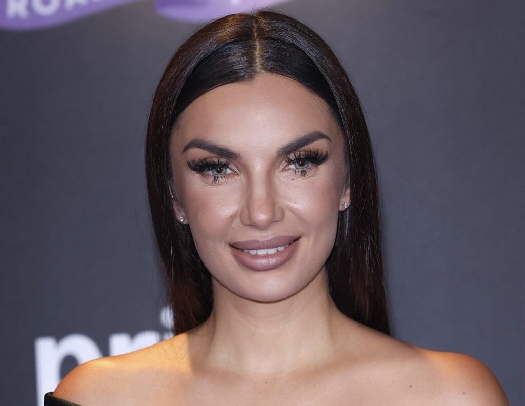 Sanremo 2026, Fabrizio Corona disturba il sonno di Elettra? 1