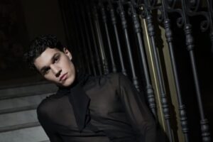 Sanremo 2026, Maria De Filippi e il gesto per Nicolò Filippucci che vince Sanremo Giovani 2