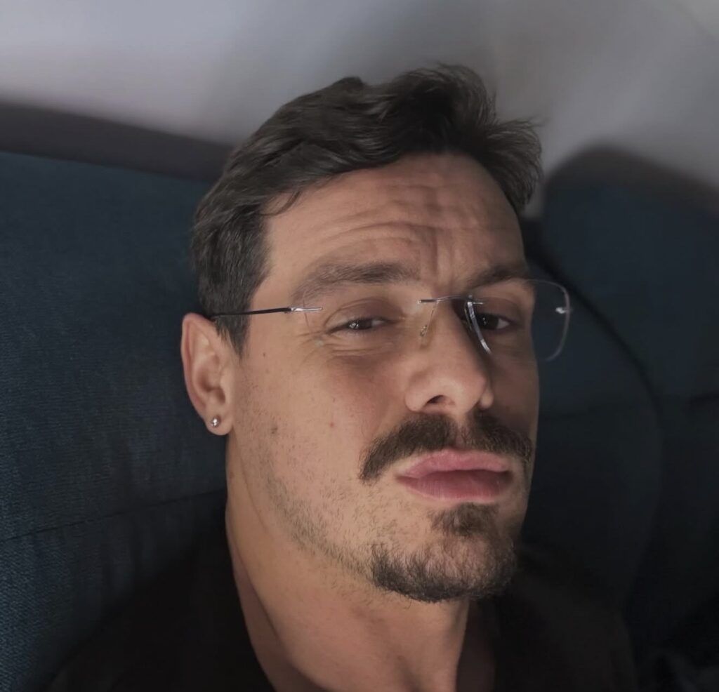 GFVIP, Lucia sotto le coperte con Renato 1