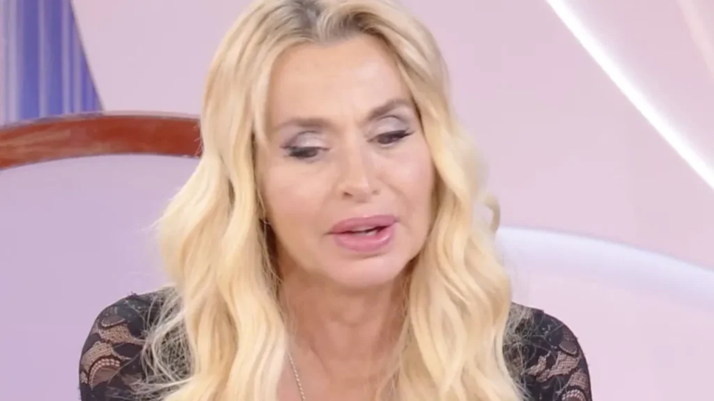 Valeria Marini in lacrime lascia lo studio de “La volta buona” 1