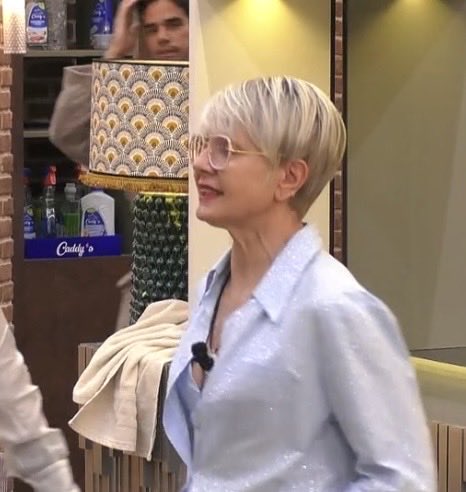 GFVIP, Antonella Elia taglia tutti i capelli 2
