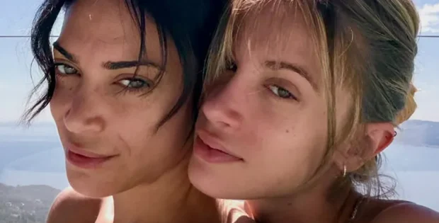 Elodie e Franceska sempre più innamorate 1