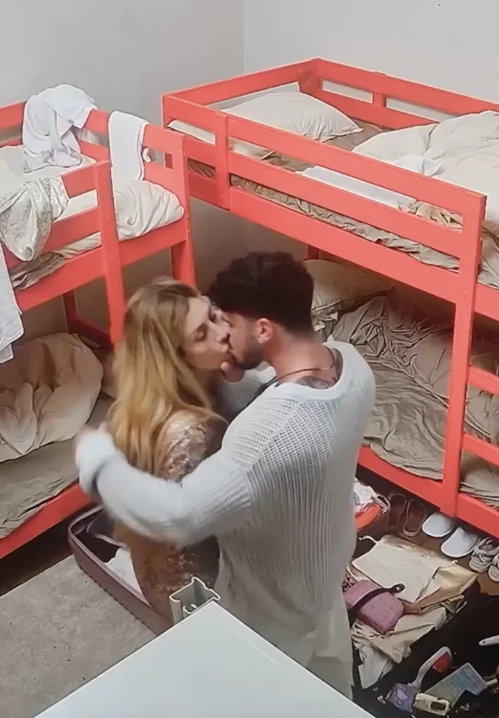 Paola Caruso in un altro reality bacia un ragazzo 2