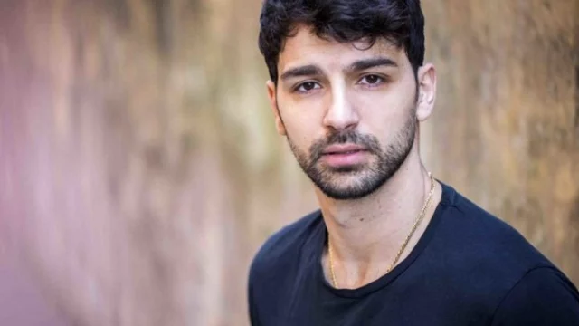 GFVIP, Raimondo Todaro dice una cosa all’orecchio di Ilary 1