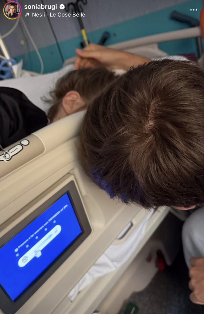 La figlia di Paolo Bonolis e Sonia Bruganelli dimessa dall’ospedale 3