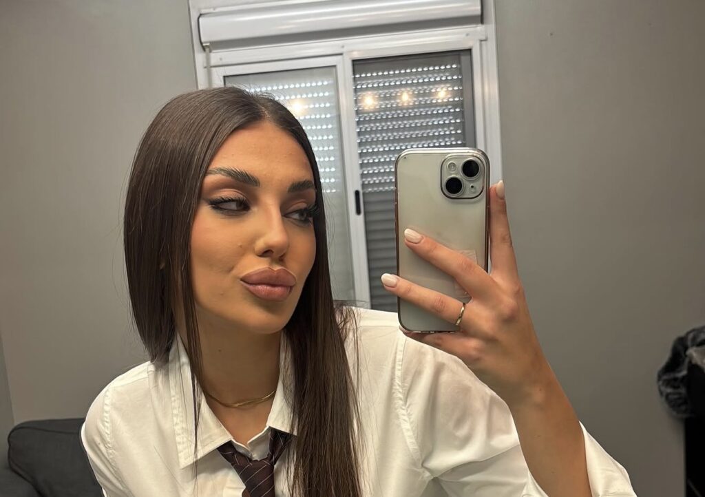 Uomini e donne, Elisa e la replica a chi la accusa di copiare Martina 1
