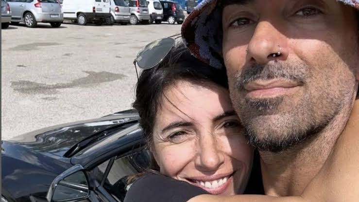 Giorgia e Emanuel Lo assistono ad un tentato saccheggio 1