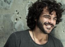 Francesco Renga fatto scendere da un volo Rayaner 5