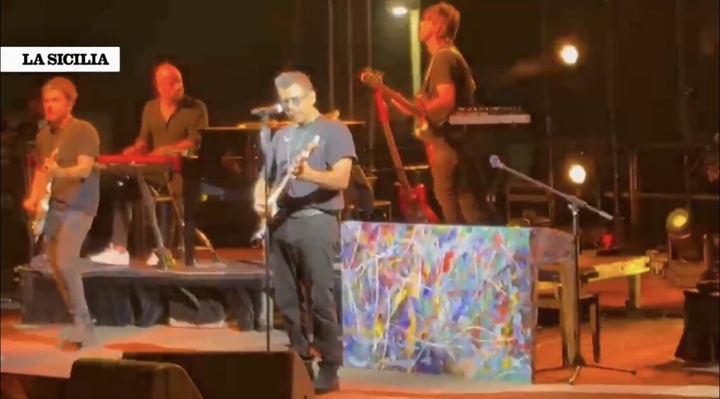 Francesco Gabbani, malore durante il concerto a Letojanni 2