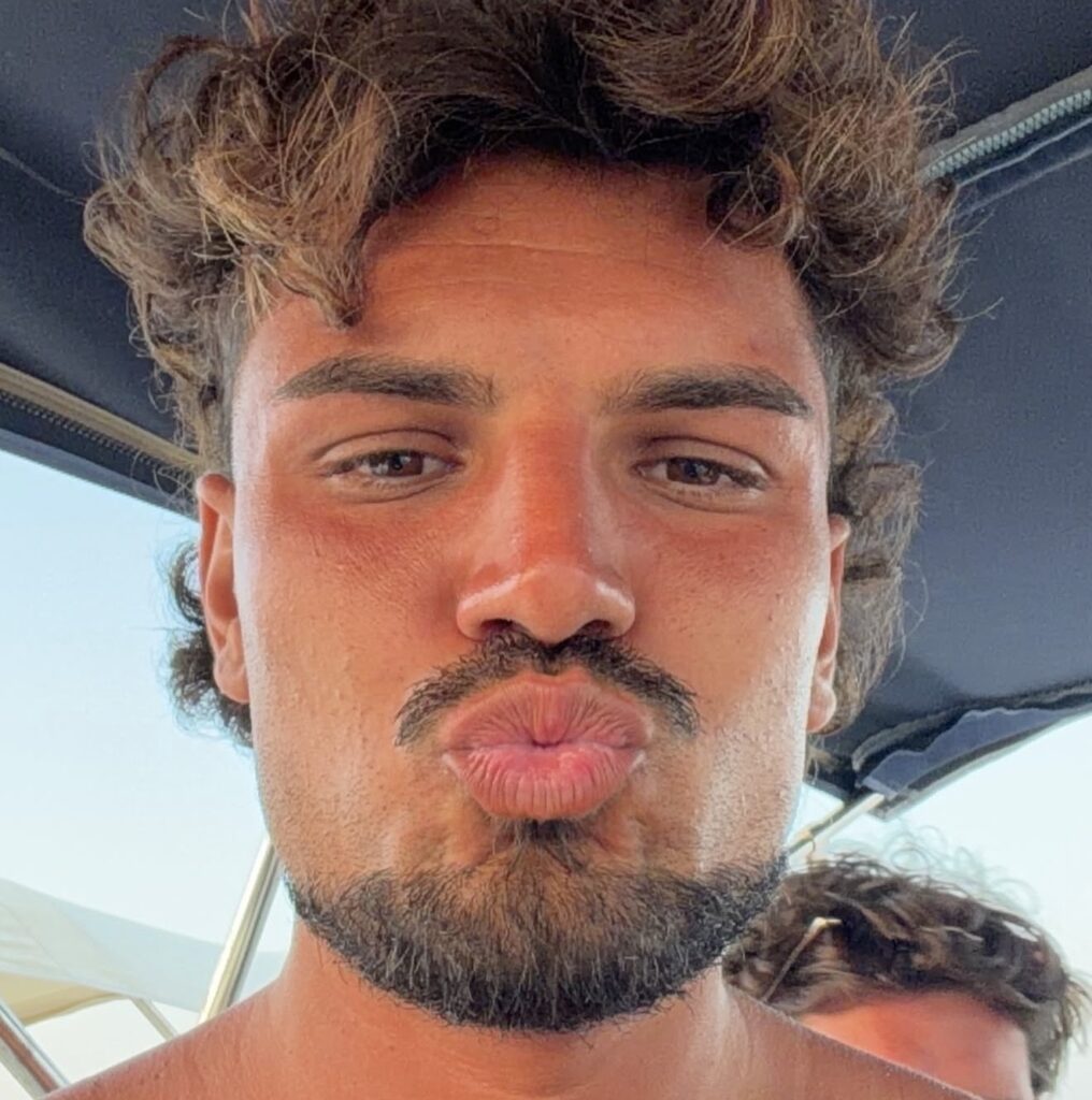 Temptation Island, Giovanni su uno yacht, il web si scatena 1