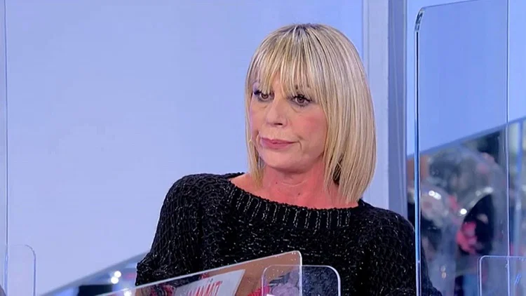 Uomini e donne, un’ex dama contro Maria De Filippi 3