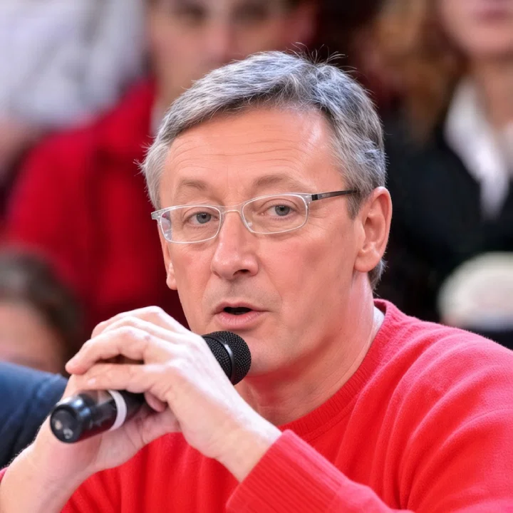 Amici, ex professore parla male del talent e di Maria De Filippi 2
