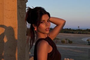 GFVIP, Piera Meloni toglie il reggiseno davanti ai coinquilini 2